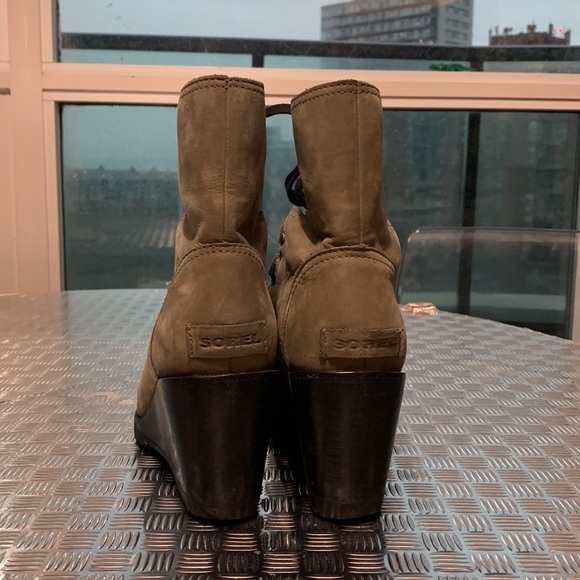 Sorel suede grey lace-up wedge boots! - Picture 3 of 6